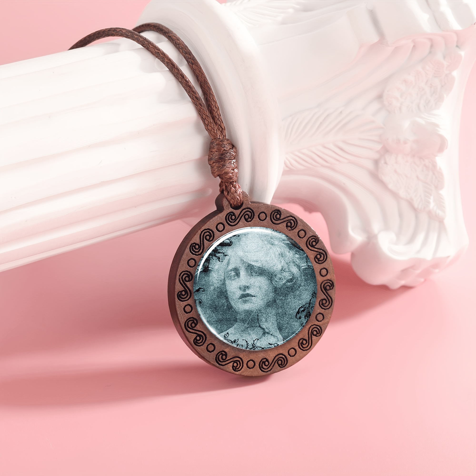 Women's Handcrafted Vintage Circular Pattern Gemstone Inlaid Necklace